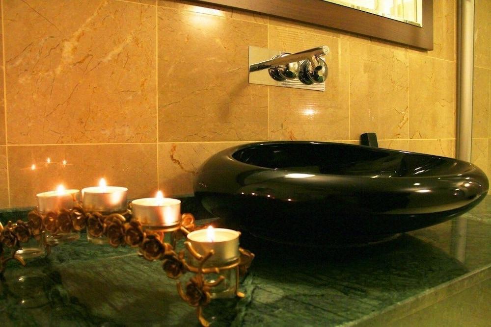 Adanava Hotel Екстериор снимка