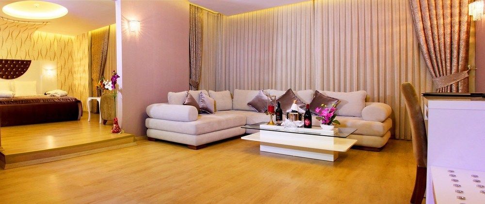 Adanava Hotel Екстериор снимка